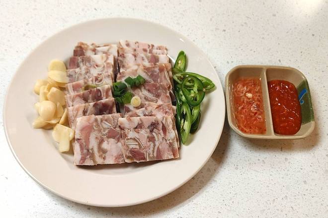 meoritgogi (small) (머릿고기 편육)