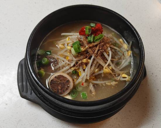 soup with korean style blood sausage and organs (보통 막창순대국 (순대 + 내장) 猪幼胃血场內症)
